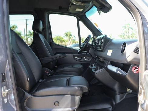 Used 2021 Mercedes-Benz Sprinter 2500 image 46