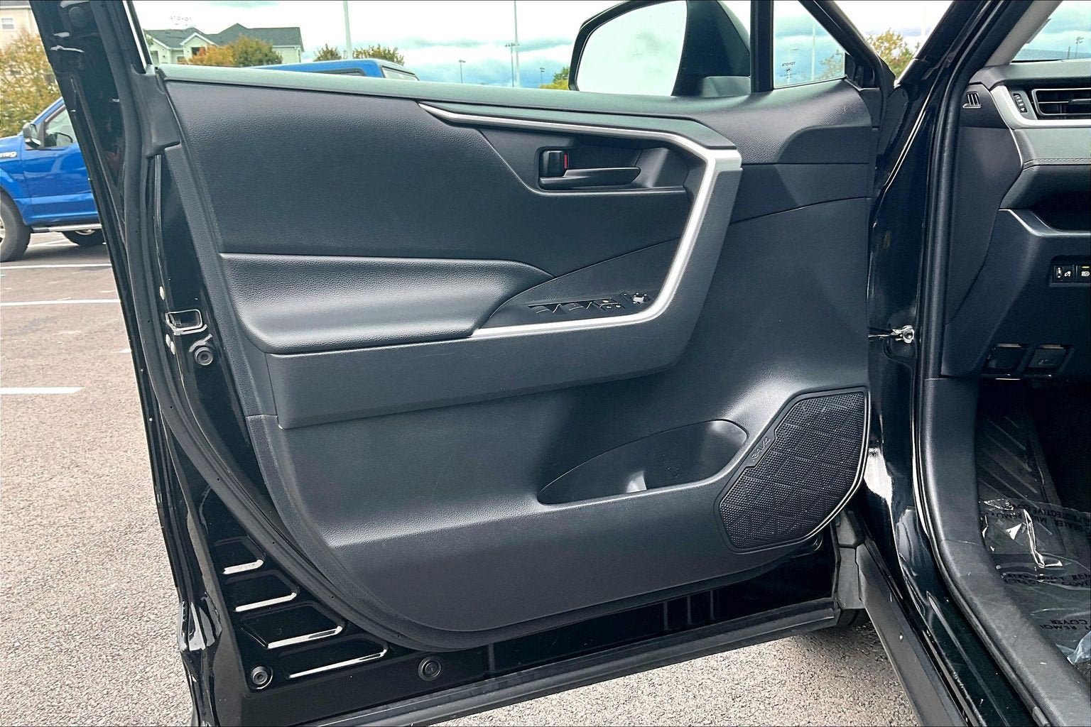 Used 2020 Toyota RAV4 LE w/ Carpet Mat Package FWD image 21