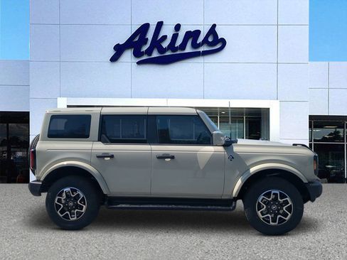 New 2026 Ford Bronco Outer Banks AWD/4WD image 1