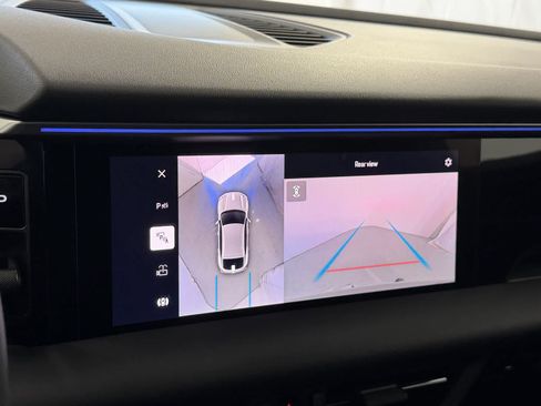 Used 2025 Porsche Macan Electric RWD image 22