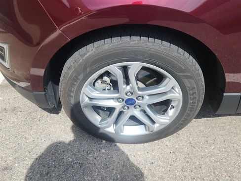 Used 2018 Ford Edge Titanium w/ Technology Package AWD/4WD image 10