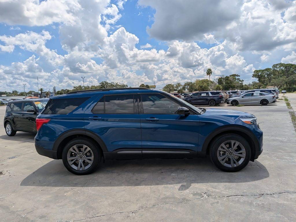 Used 2023 Ford Explorer XLT w/ Equipment Group 202A RWD image 9