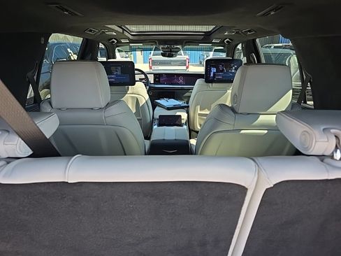 Used 2026 Cadillac Escalade V AWD/4WD image 7