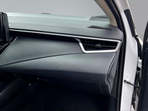 Used 2025 Toyota Corolla LE FWD image 27