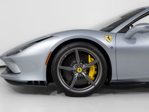 Used 2022 Ferrari F8 Tributo image 12