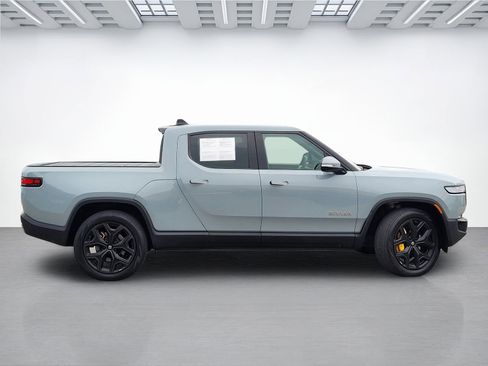 Used 2022 Rivian R1T Adventure image 3
