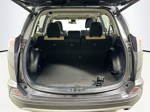 Used 2018 Toyota RAV4 XLE FWD image 16