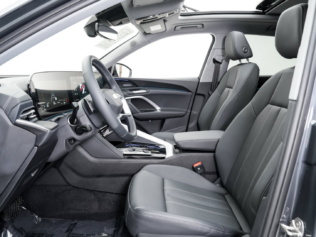 Used 2025 Audi Q5 Premium AWD/4WD image 8
