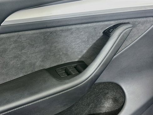 Used 2023 Tesla Model Y Long Range AWD/4WD image 15