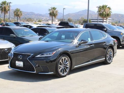 Certified 2022 Lexus LS 500 w/ Accessory Package (Z2) RWD image 3
