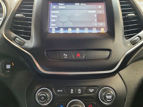 Used 2020 Jeep Cherokee Latitude Plus FWD image 25