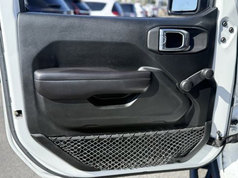 Used 2018 Jeep Wrangler Unlimited Sport image 12