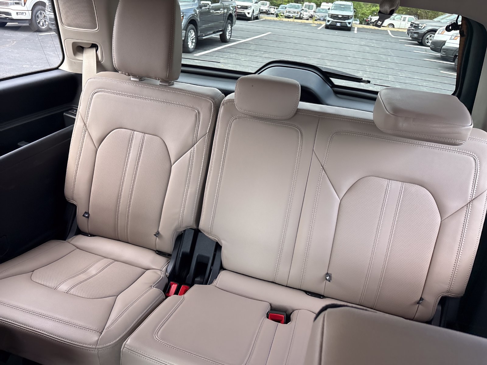 Used 2024 Ford Expedition Limited AWD/4WD image 17