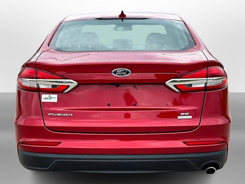 Used 2020 Ford Fusion SE image 4