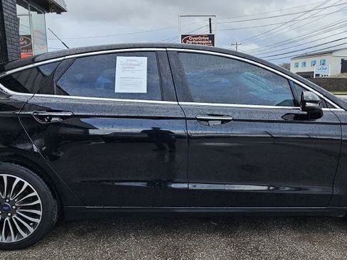 Used 2017 Ford Fusion SE w/ Fusion SE Technology Package image 4