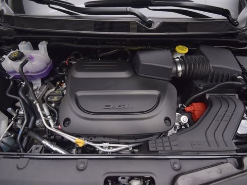New 2027 Chrysler Pacifica Pinnacle FWD image 16