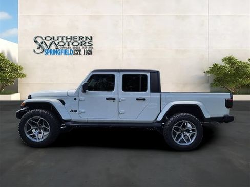 Used 2024 Jeep Gladiator Sport AWD/4WD image 2