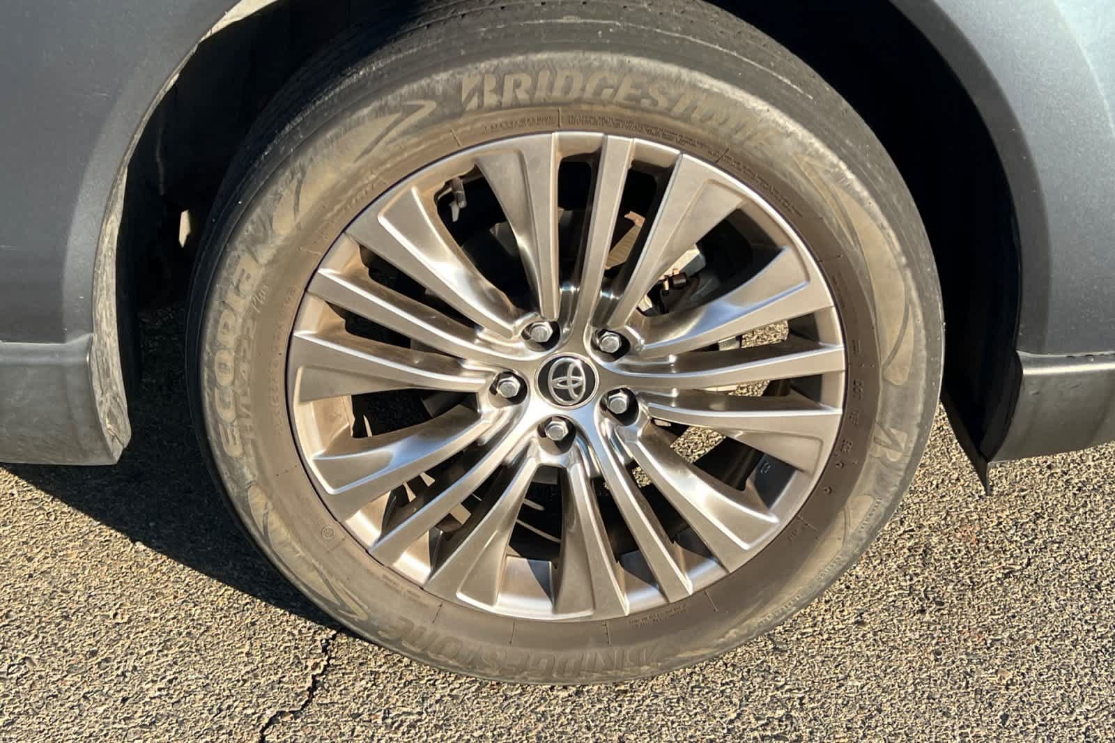 Used 2021 Toyota Venza Limited AWD/4WD image 18