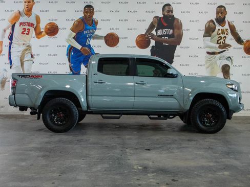 Used 2022 Toyota Tacoma TRD Sport AWD/4WD image 18
