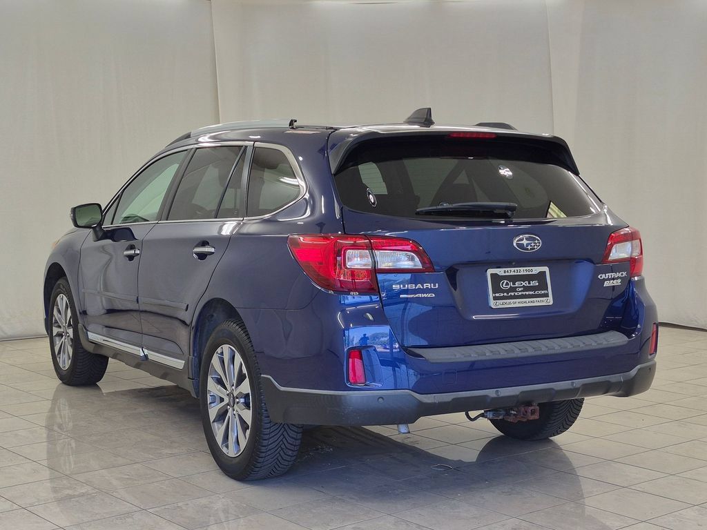 Used 2017 Subaru Outback 2.5i Touring AWD/4WD image 5