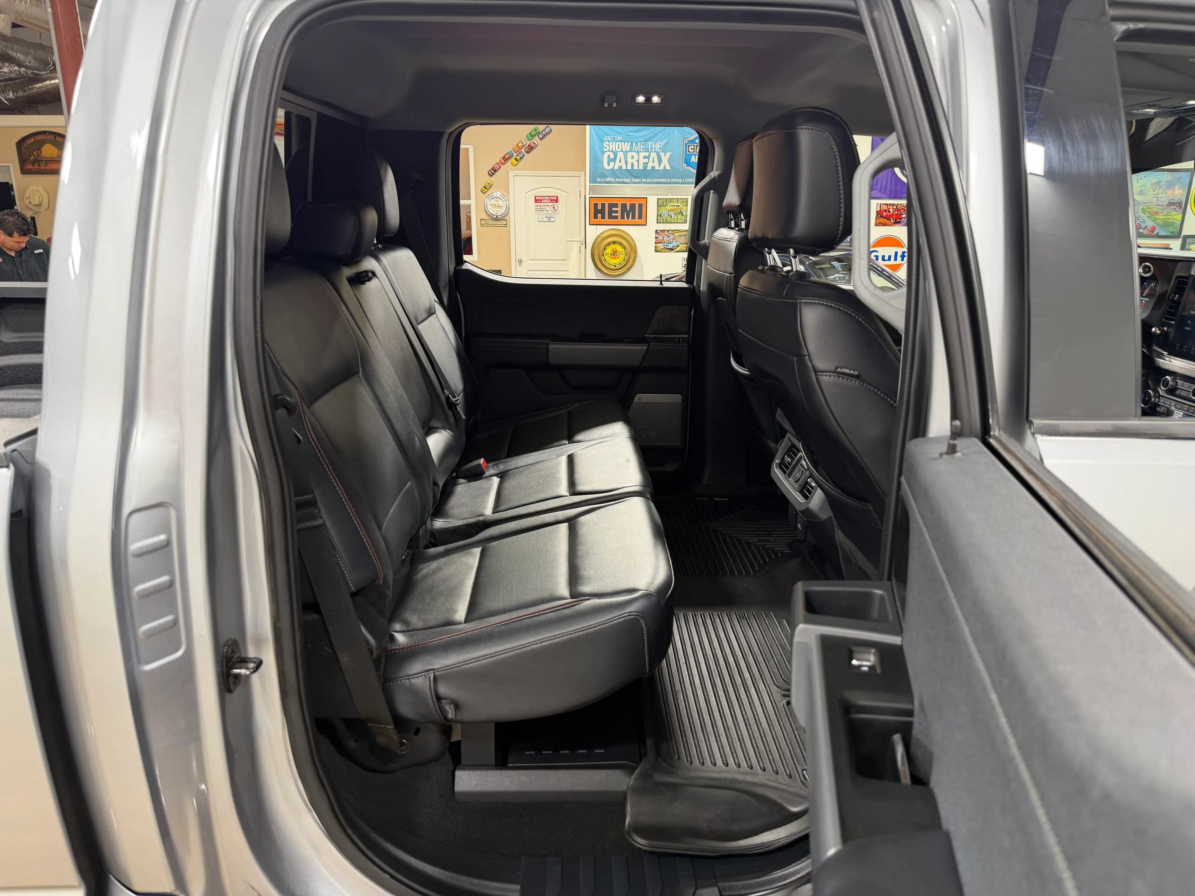 Used 2023 Ford F250 Lariat w/ Sport Appearance Package AWD/4WD image 18