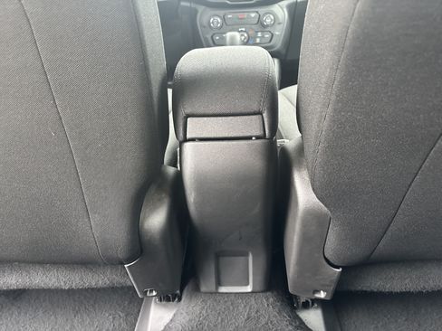 Used 2019 Jeep Renegade Sport w/ UConnect 7.0 Group AWD/4WD image 17