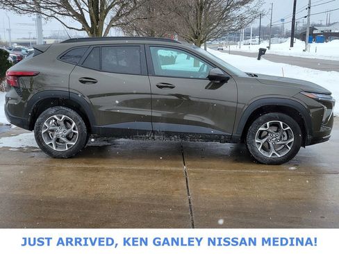 Used 2024 Chevrolet Trax LT image 2