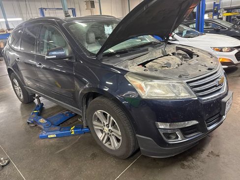Used 2015 Chevrolet Traverse LT FWD image 2