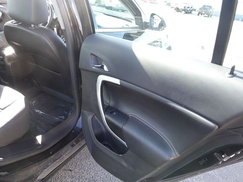 Used 2017 Buick Regal Sport Touring image 32