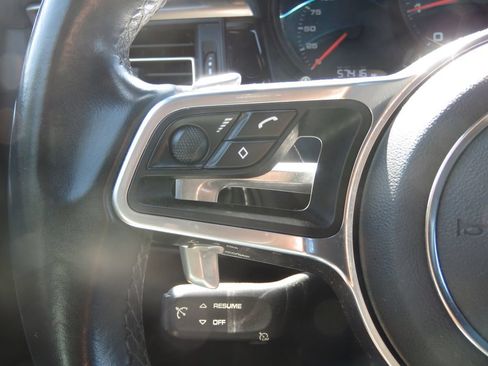 Used 2019 Porsche Macan AWD/4WD image 22