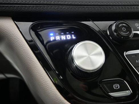 Used 2020 Chrysler Pacifica Limited image 31