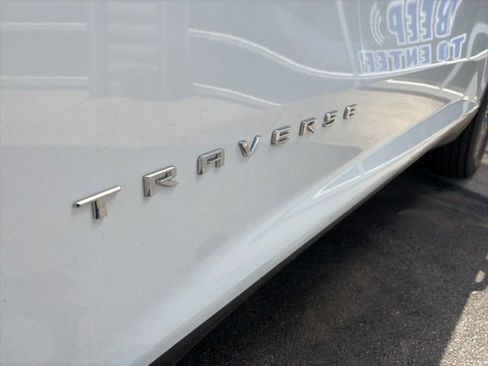 Used 2025 Chevrolet Traverse LT AWD/4WD image 7