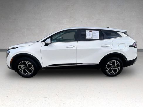 Used 2023 Kia Sportage LX image 3