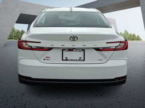 Used 2025 Toyota Camry LE FWD image 5