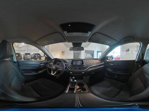 Used 2025 Nissan Altima 2.5 SV FWD image 41