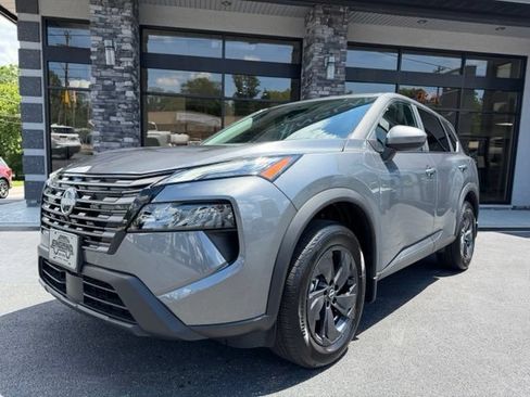 Used 2026 Nissan Rogue SV AWD/4WD image 2