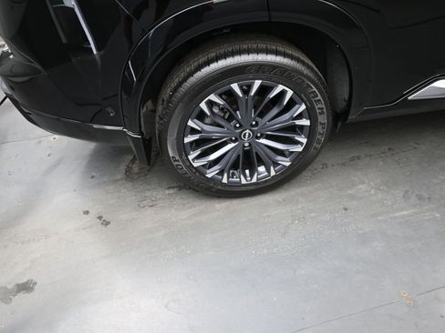 Certified 2025 Nissan Rogue Platinum w/ Tech Package image 9