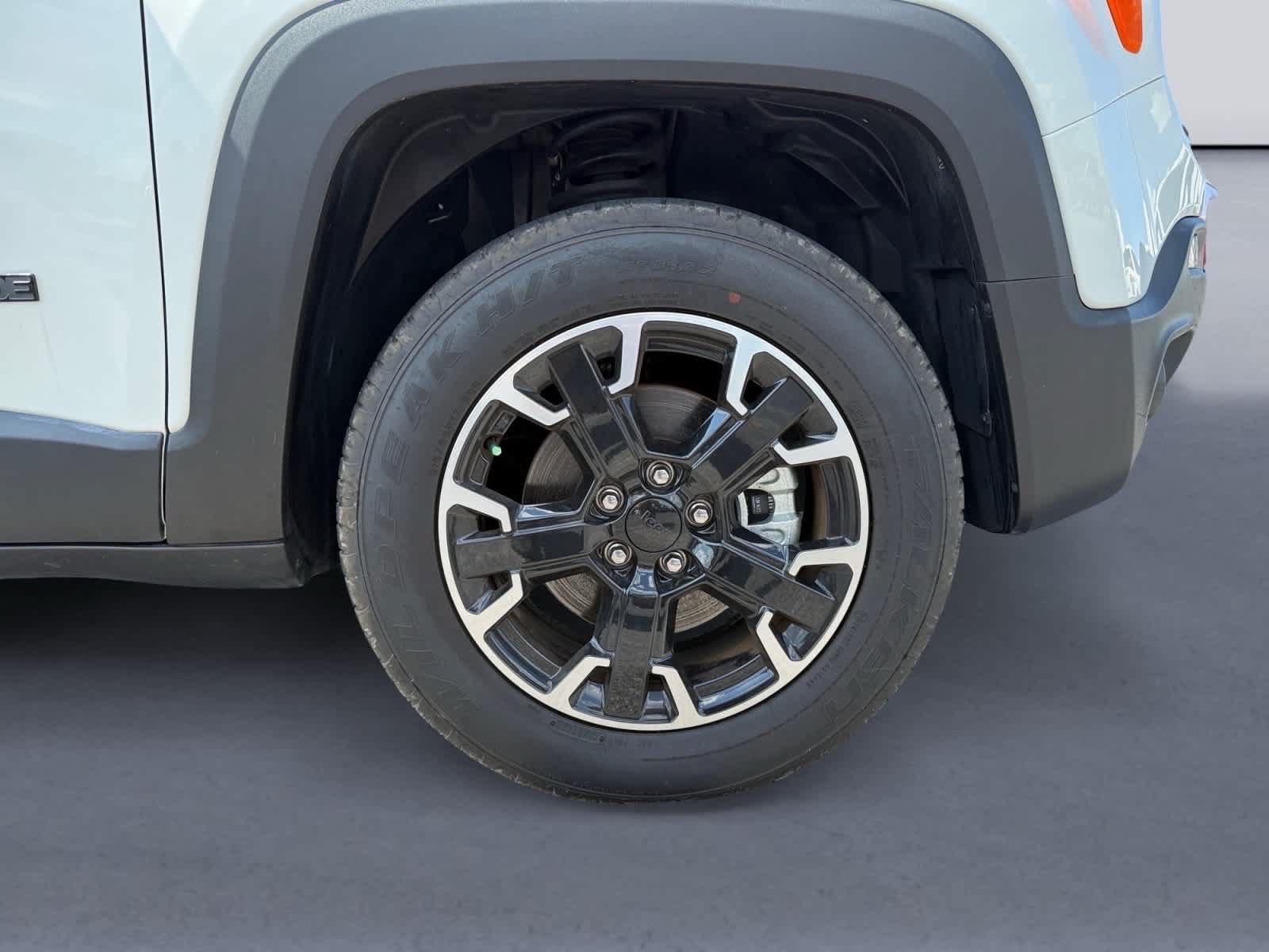 Used 2023 Jeep Renegade Latitude AWD/4WD image 9