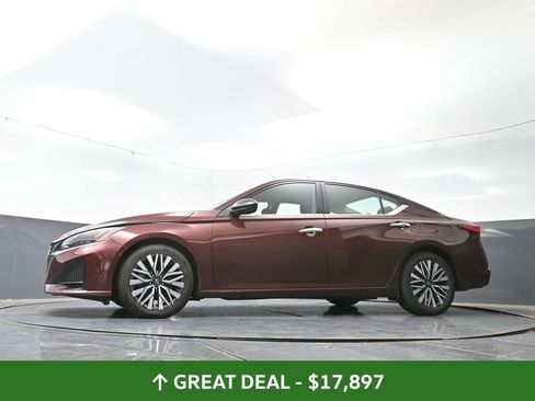 Used 2024 Nissan Altima 2.5 SV image 53