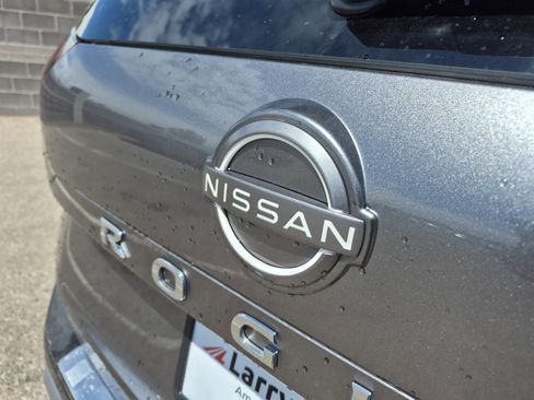 Used 2022 Nissan Rogue SV w/ SV Premium Package AWD/4WD image 22