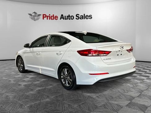 Used 2017 Hyundai Elantra SE FWD image 5