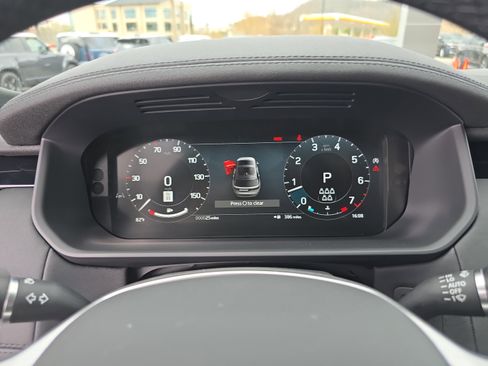 Certified 2025 Land Rover Discovery S image 34