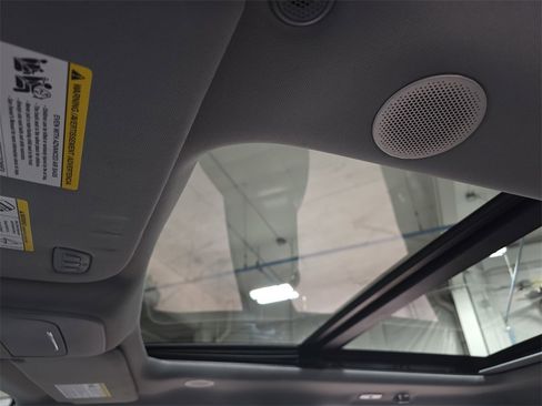 Used 2021 Ford F150 Lariat w/ Equipment Group 502A High image 31