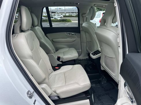 Used 2020 Volvo XC90 T6 Momentum image 23