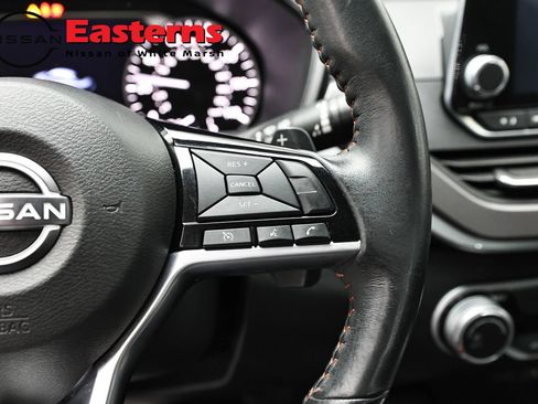 Used 2025 Nissan Altima 2.5 SR FWD image 16