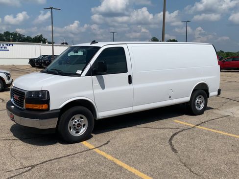 New 2025 GMC Savana 2500 Extended w/ Driver Convenience Package image 28