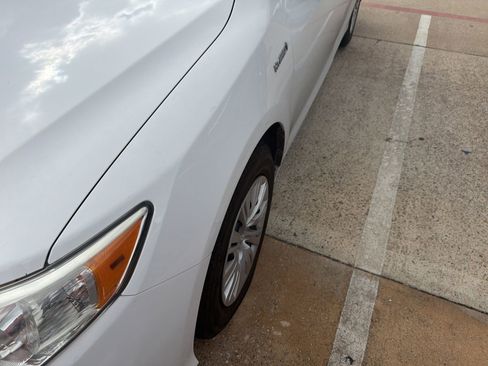 Used 2013 Toyota Camry LE image 19