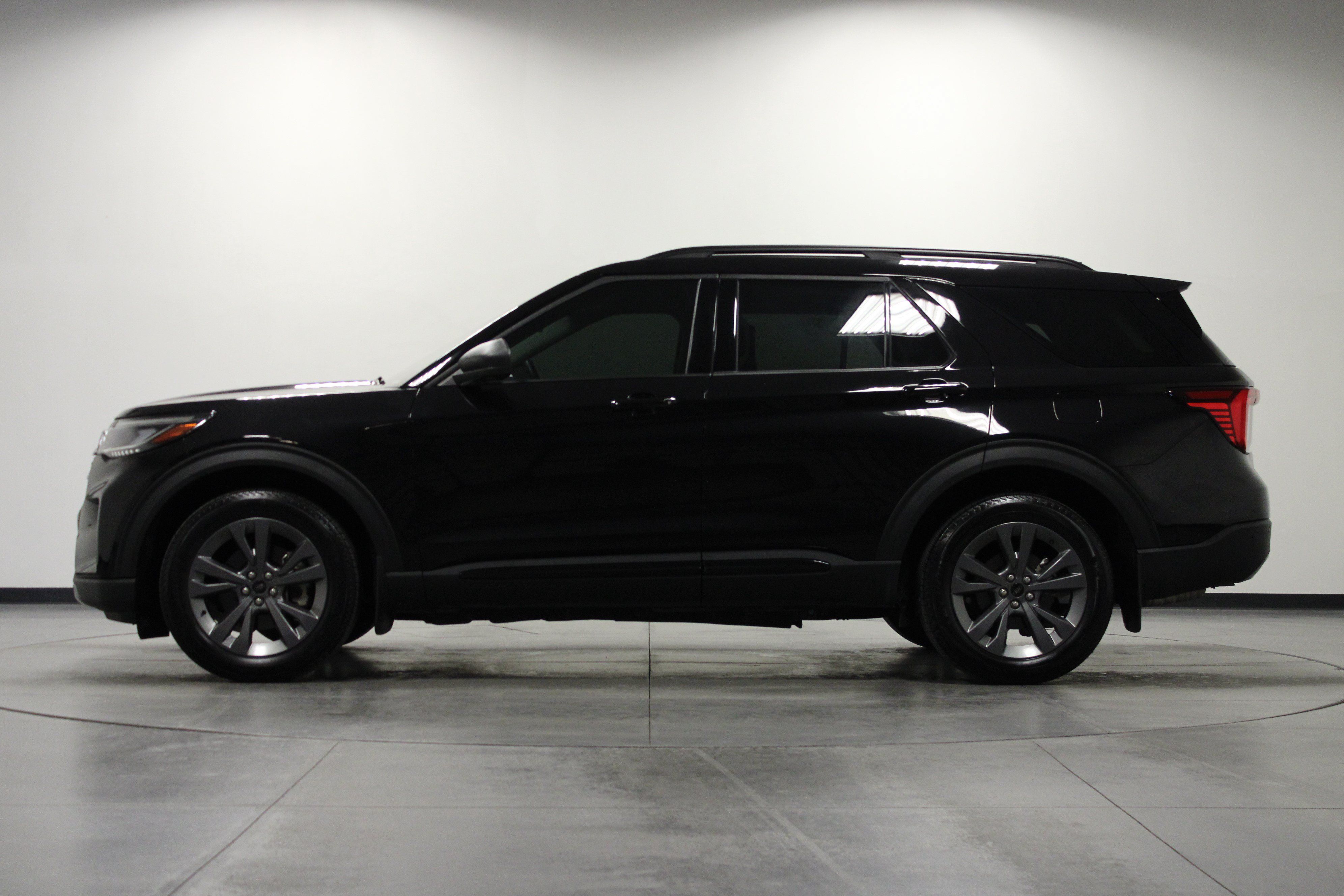 Used 2025 Ford Explorer Active w/ Active Comfort Package AWD/4WD image 7
