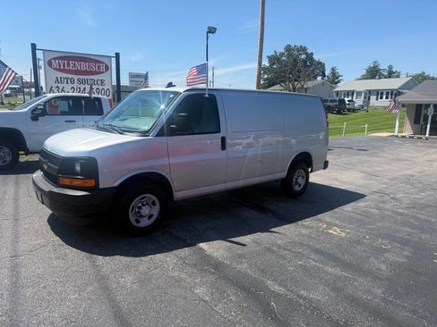Used 2017 Chevrolet Express 2500 RWD image 2