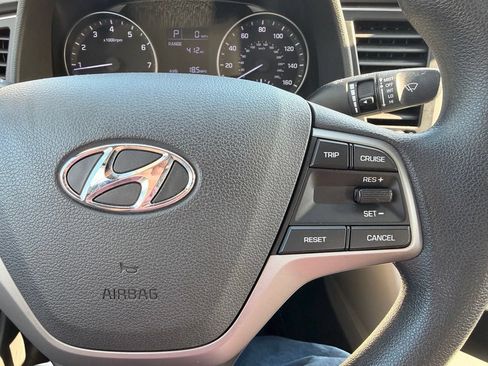 Used 2017 Hyundai Elantra SE FWD image 16